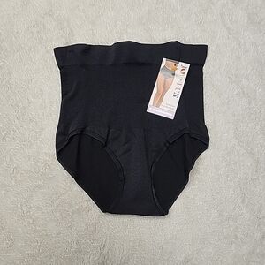 NWT Joyspun Women's Seamless Mid-Rise Shaping Brief Size Medium Black Soot